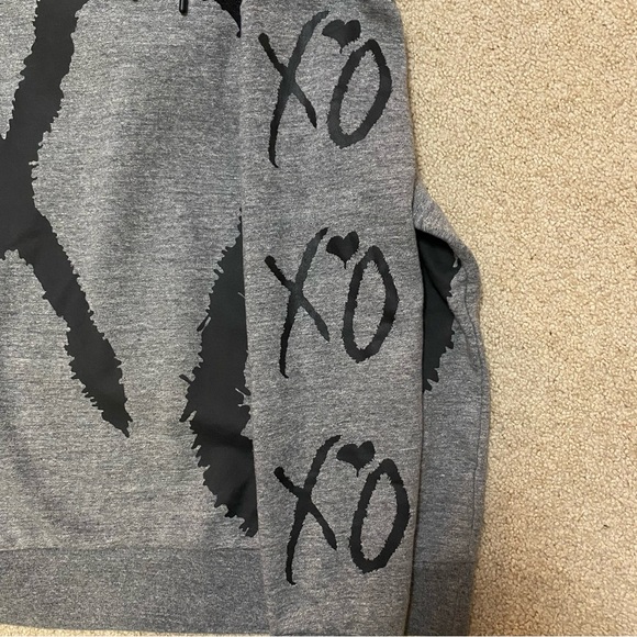 Mens H&M The Weeknd Collection Gray XO Hoodie size Medium - Picture 2 of 4